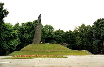 Фото пам’ятника Т. Шевченку у Каневі